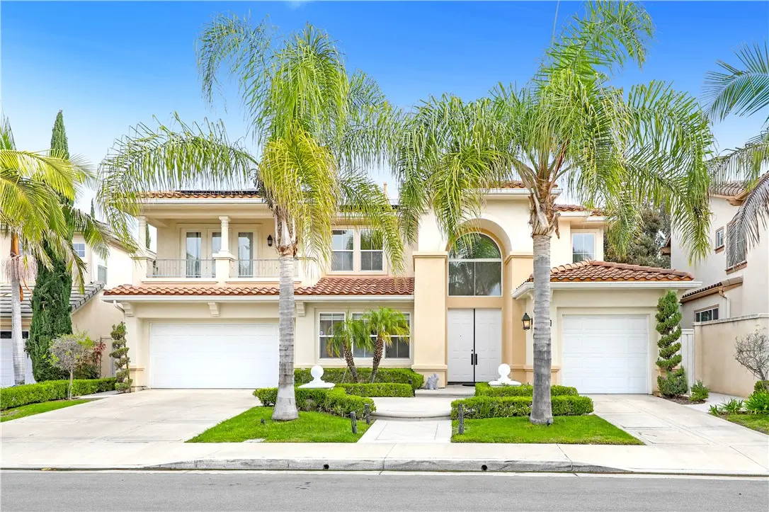 Single Family Residence for rent at 27 Vienne, Irvine, CA featuring 5 beds and 3 baths