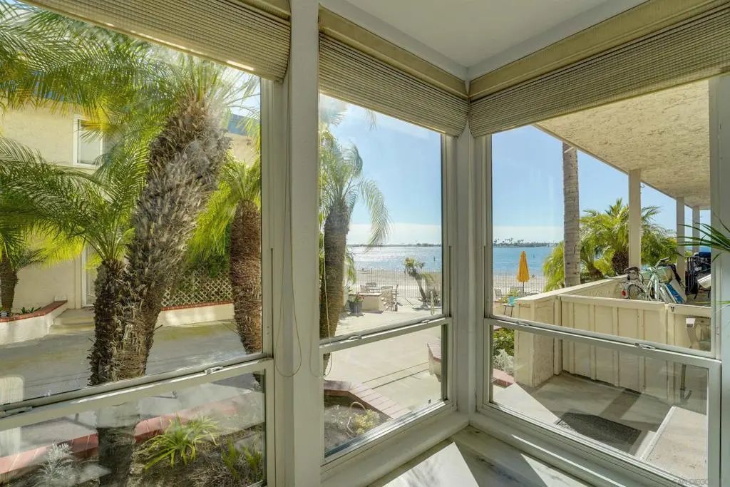 Single Family Residence for rent at 3920 Riviera Dr U, San Diego, CA featuring 3 beds and 2 baths