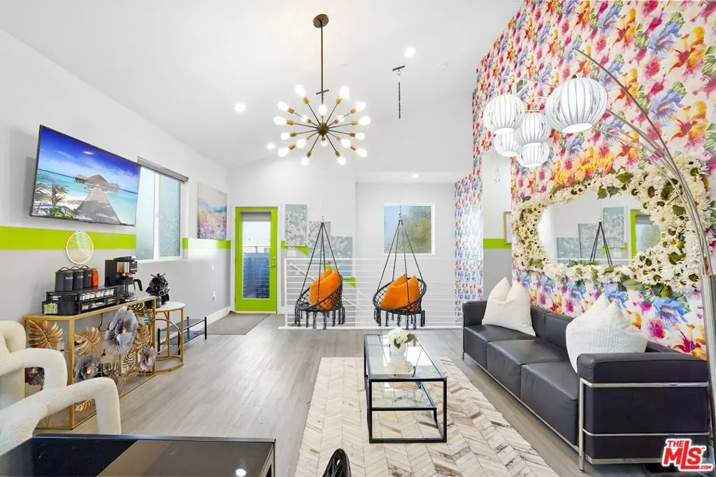 Residential Lease for rent at 5855 Vineland Avenue D, Los Angeles, Los Angeles County, CA featuring 2 beds and 2 baths
