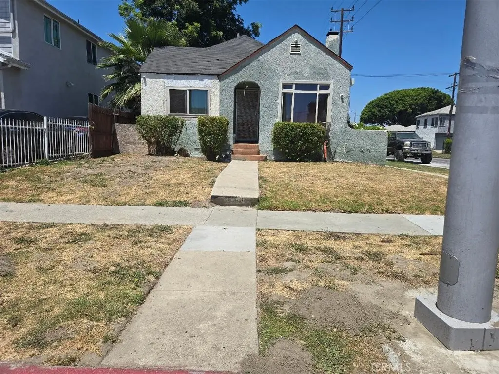 Single Family Residence for sale at 759 E 84th, Los Angeles, CA featuring 3 beds and 1 bath