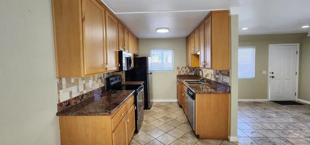 9860 Dale A6, Spring Valley, CA — listing photo 1