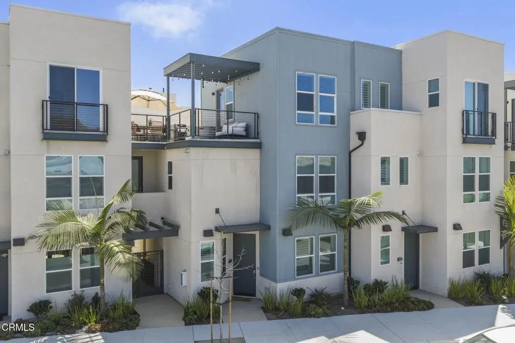Condominium for sale at 1230 E Thompson Boulevard 103, Ventura, CA featuring 3 beds and 3 baths