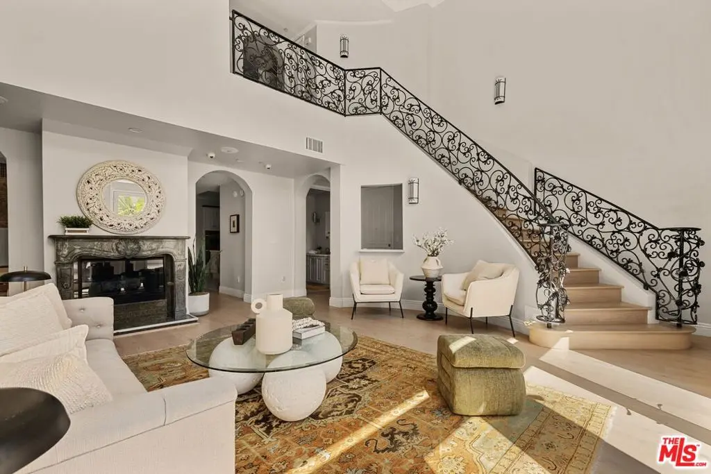 Condominium for rent at 1610 Camden Avenue 101, Los Angeles, CA featuring 3 beds and 5 baths