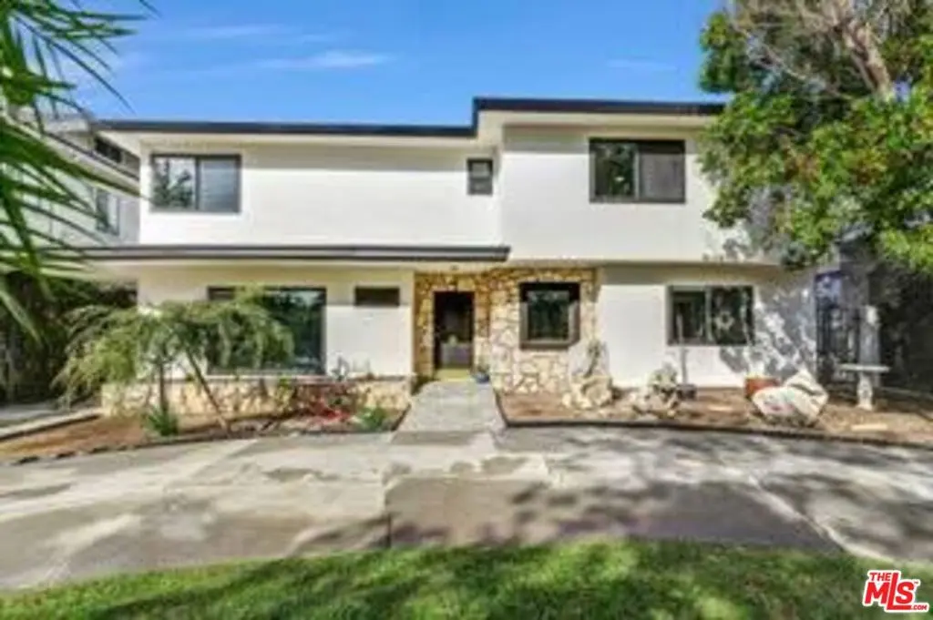 Single Family Residence for rent at 1801 Buckingham Road, Los Angeles, CA featuring 3 beds and 5 baths