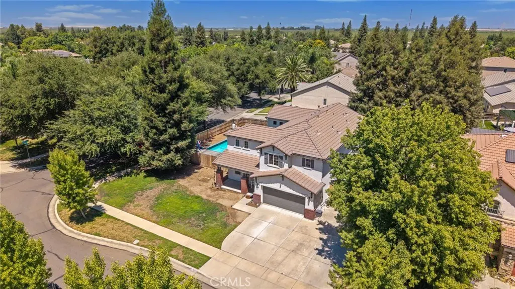 3320 W Glendale Avenue, Visalia, CA — listing photo 1