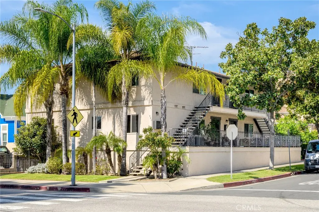 Residential Lease for rent at 823 E Wilson Avenue C, Glendale, Los Angeles County, CA featuring 2 beds and 2 baths