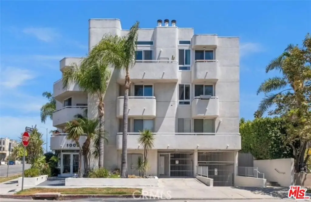 Condominium for sale at 1002 S Burnside Avenue 204, Los Angeles, CA featuring 2 beds and 2 baths