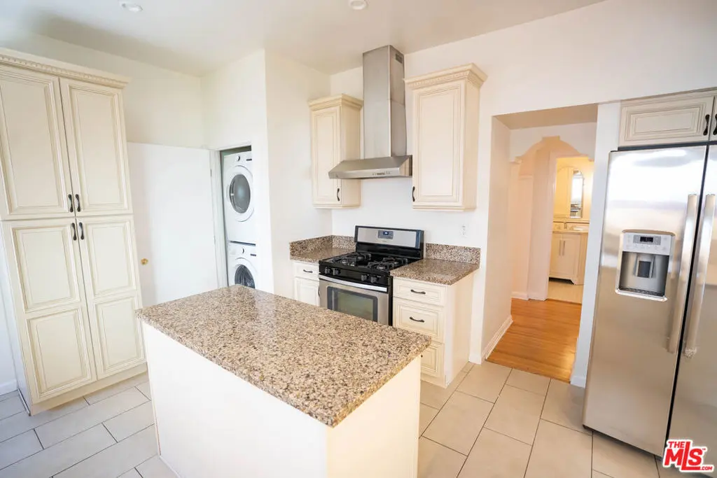 Single Family Residence for rent at 1210 S La Jolla Avenue, Los Angeles, CA featuring 3 beds and 4 baths