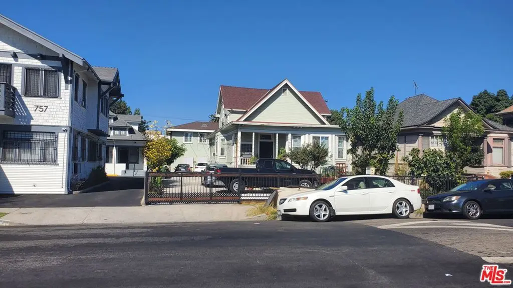 Residential Lease for rent at 805 E 21st Street, Los Angeles, Los Angeles County, CA and 1 bath
