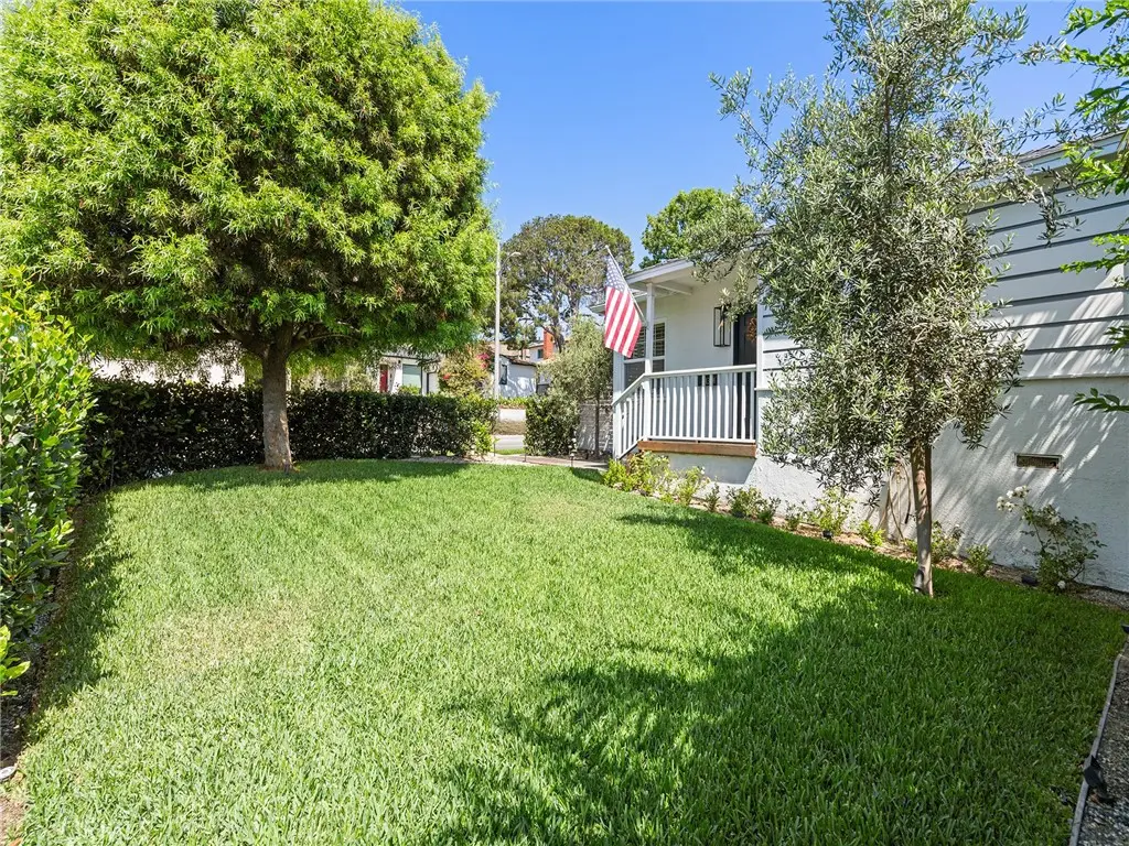 Single Family Residence for sale at 1301 19th, Manhattan Beach, CA featuring 3 beds and 2 baths