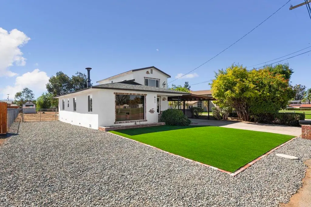 611 9Th Street, Ramona, CA — listing photo 1