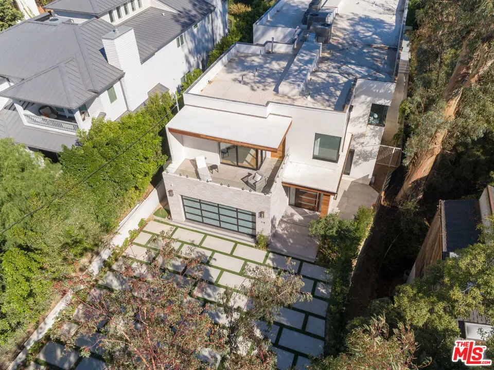 Single Family Residence for rent at 118 S CANYON VIEW Drive, Los Angeles, CA featuring 6 beds and 9 baths
