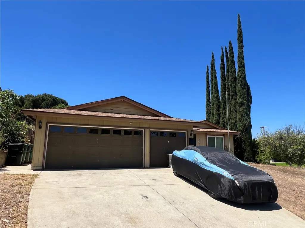 2302 Avenida Del Vista, Corona, CA — listing photo 1