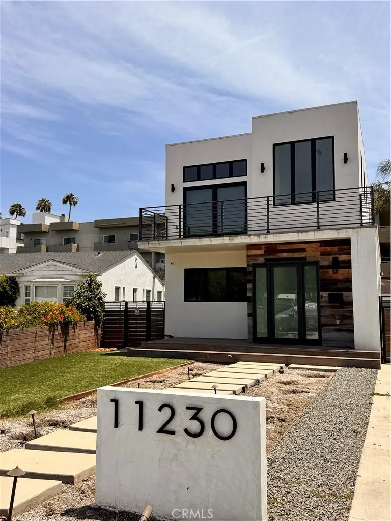 Residential Lease for rent at 11230 Pickford, Los Angeles, Los Angeles County, CA featuring 3 beds and 4 baths