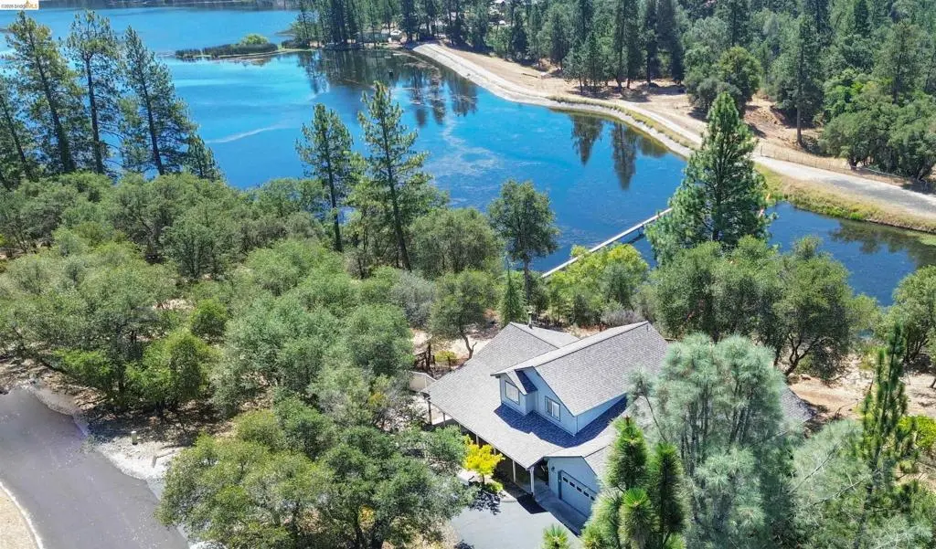 Single Family Residence for sale at 14545 Lake Vista Dr, Sonora, CA featuring 3 beds and 3 baths
