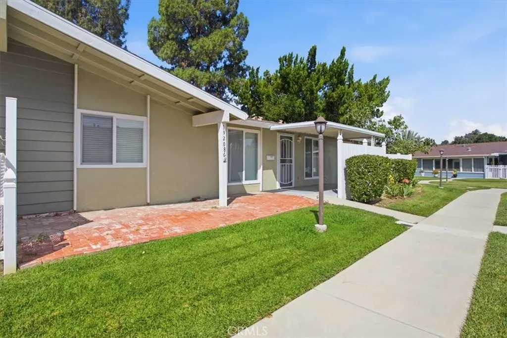 19208 Avenue Of The Oaks G, Newhall, CA — listing photo 1