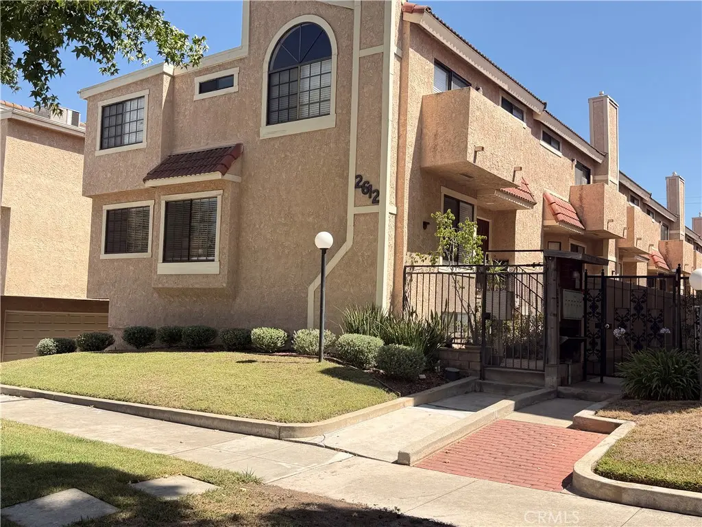 Condominium for rent at 2612 W Grand Avenue C, Alhambra, CA featuring 3 beds and 3 baths