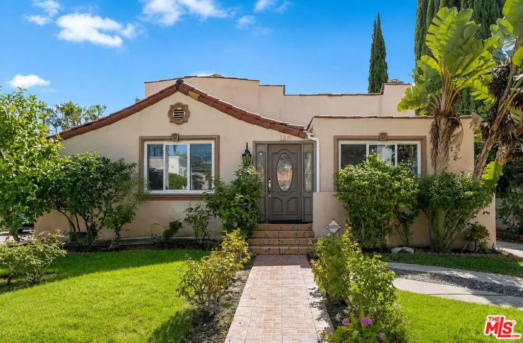 Residential Lease for rent at 138 N Hamel Drive, Beverly Hills, Los Angeles County, CA featuring 3 beds and 2 baths