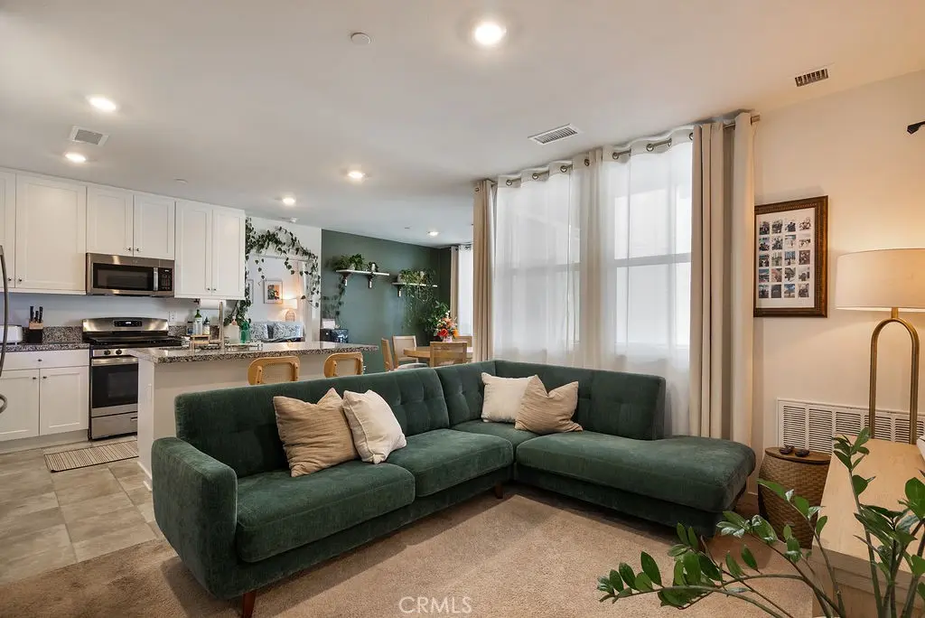 1000 N Tangent Privado 202, Ontario, CA — listing photo 1