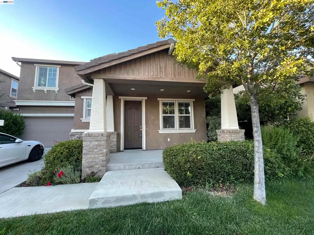 Single Family Residence for sale at 1043 Ashbridge Bay Dr, Pittsburg, CA featuring 3 beds and 3 baths
