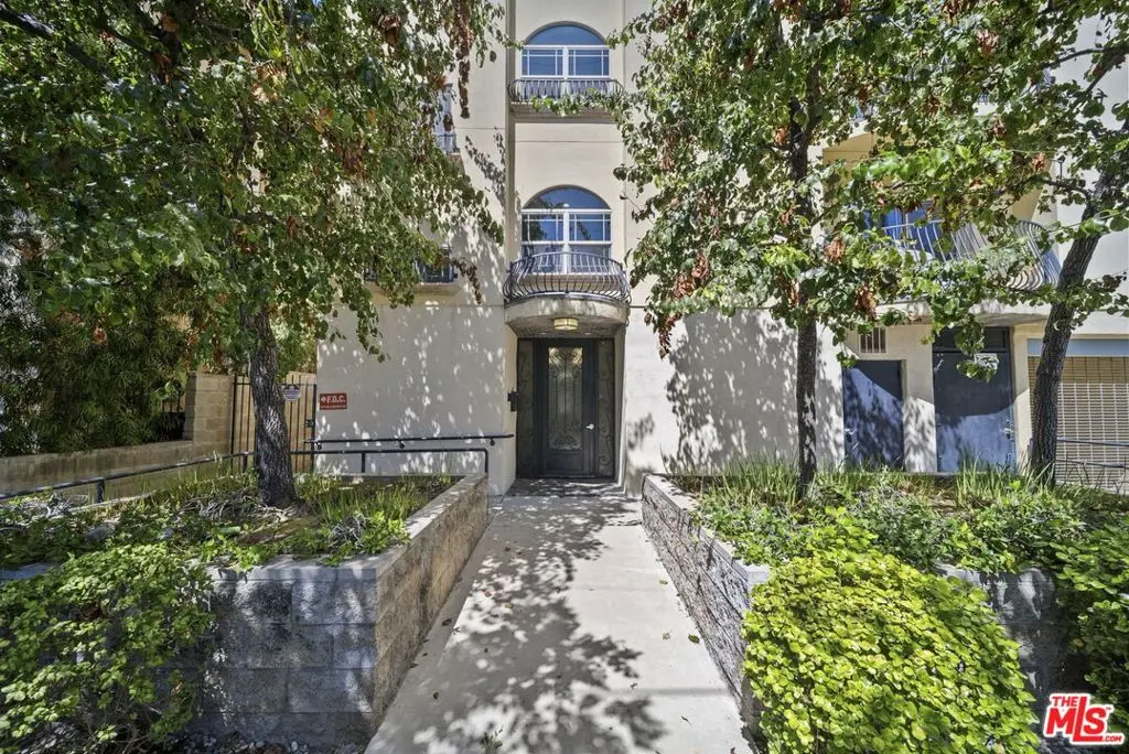5315 Bellingham Avenue 204, Valley Village, CA — listing photo 1