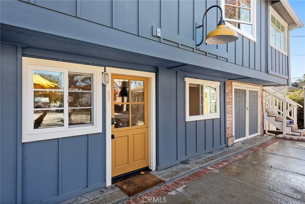 Apartment for rent at 233 Cajon Street, Laguna Beach, CA featuring 1 bed and 1 bath