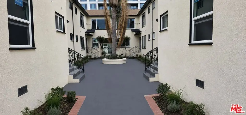 Residential Lease for rent at 537 S Catalina Street 4, Los Angeles, Los Angeles County, CA featuring 1 bed and 1 bath