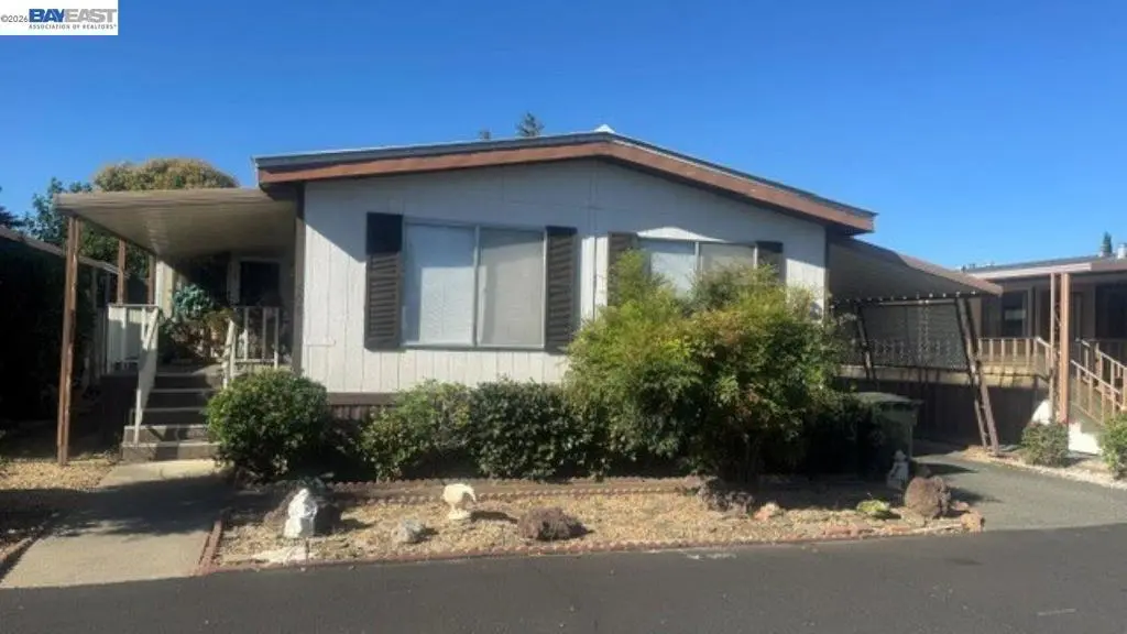 Manufactured In Park for sale at 208 Kona Circle, Pittsburg, CA featuring 2 beds and 2 baths