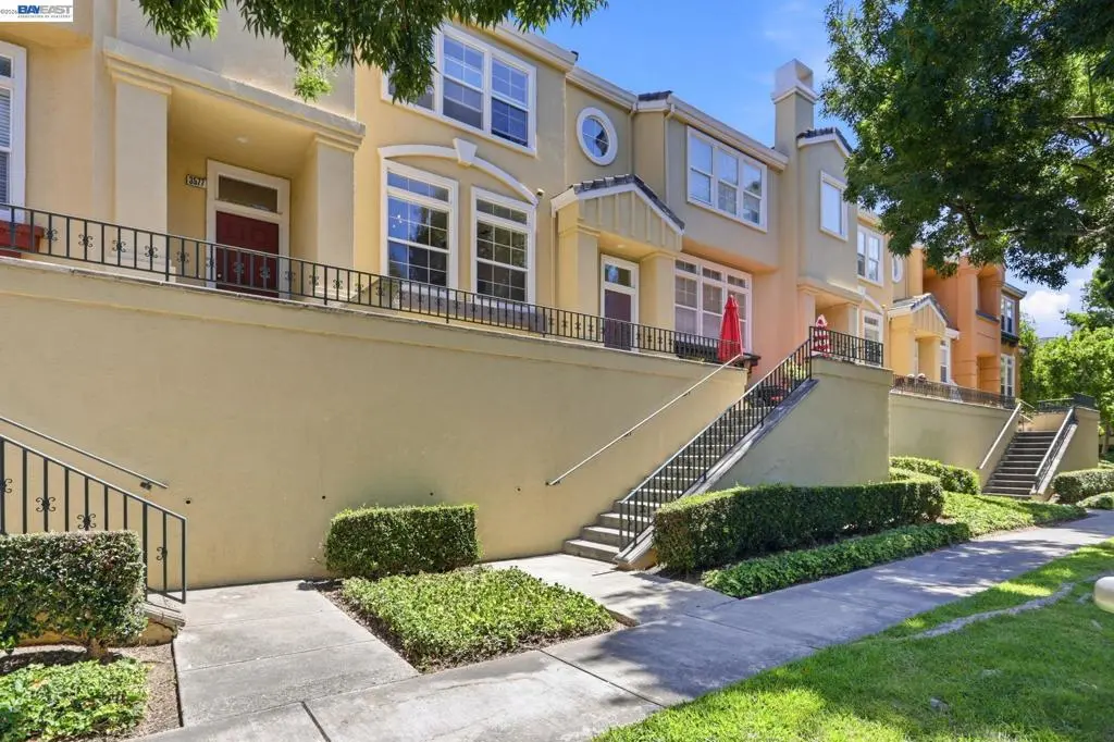 Townhouse for sale at 3581 Braxton Cmn, Fremont, CA featuring 3 beds and 3 baths