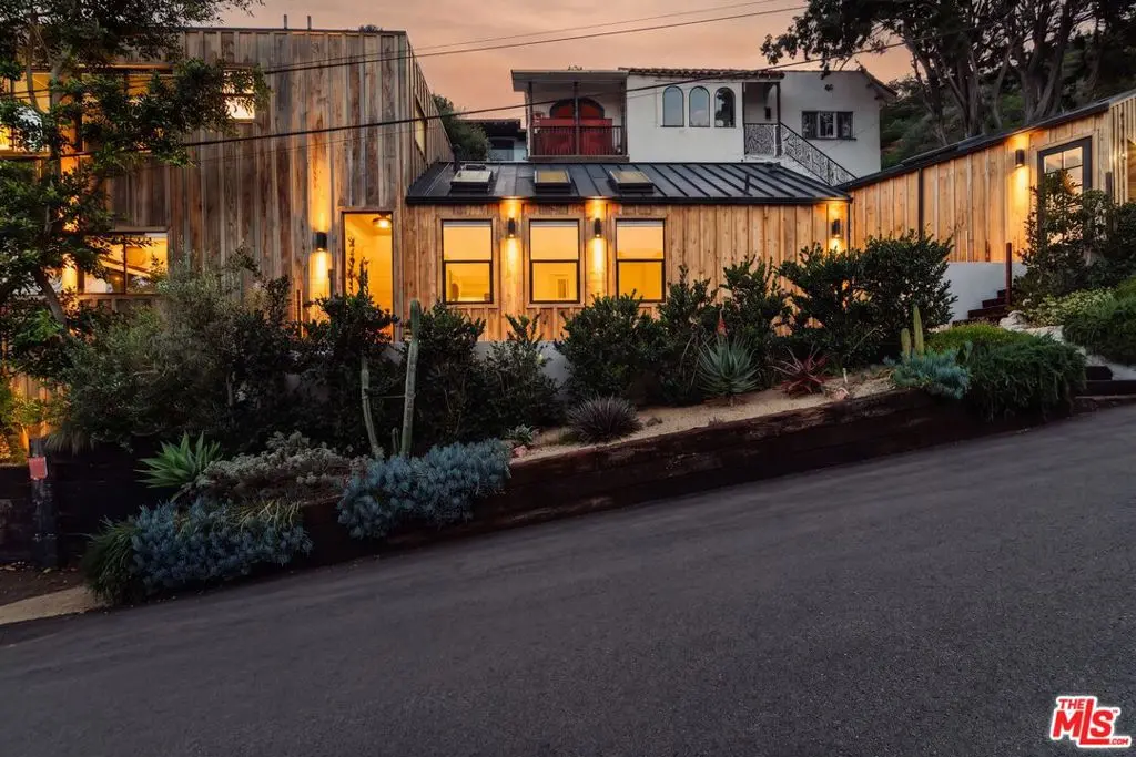 Single Family Residence for sale at 8550 Ridpath Drive, Los Angeles, CA featuring 3 beds and 2 baths