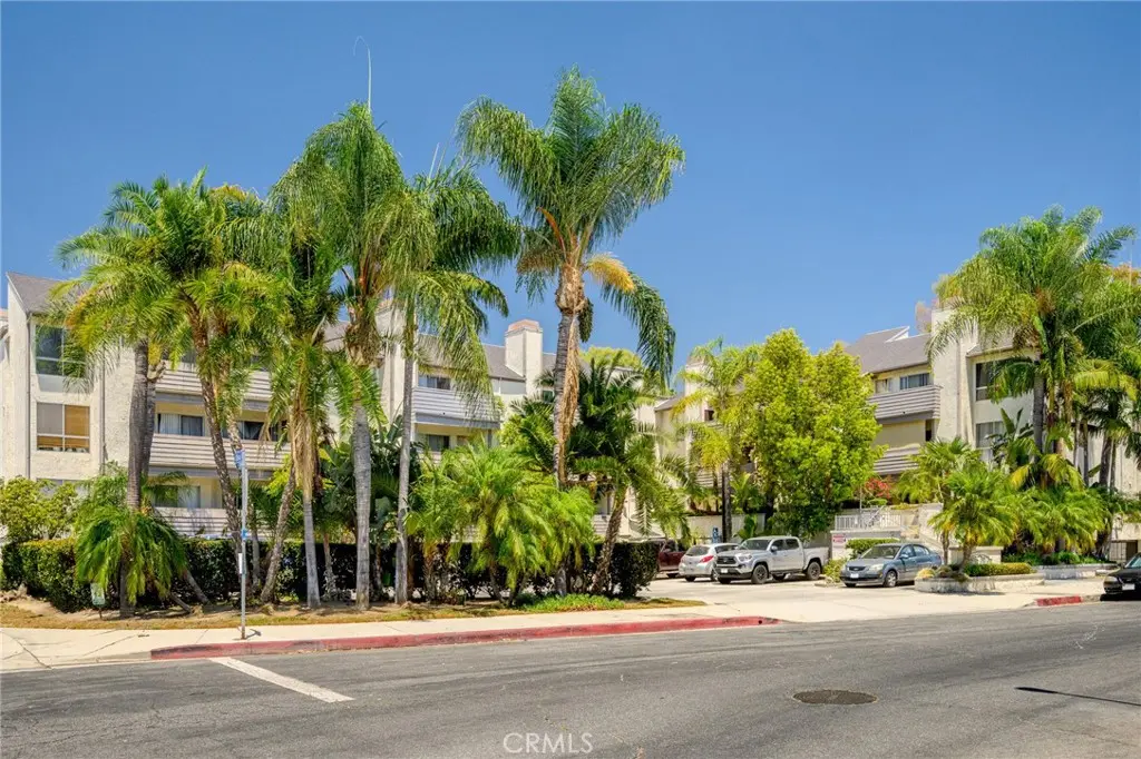 20253 Keswick Street 331, Winnetka, CA — listing photo 1