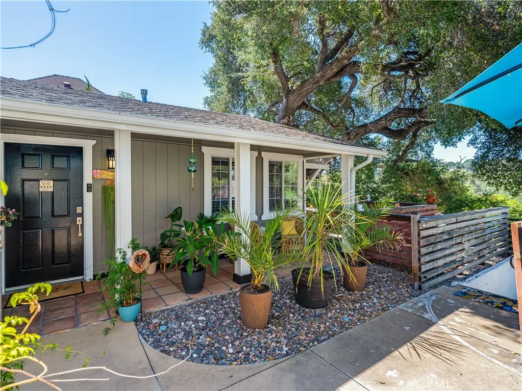 Single Family Residence for sale at 5785 Hermosilla, Atascadero, CA featuring 2 beds and 1 bath