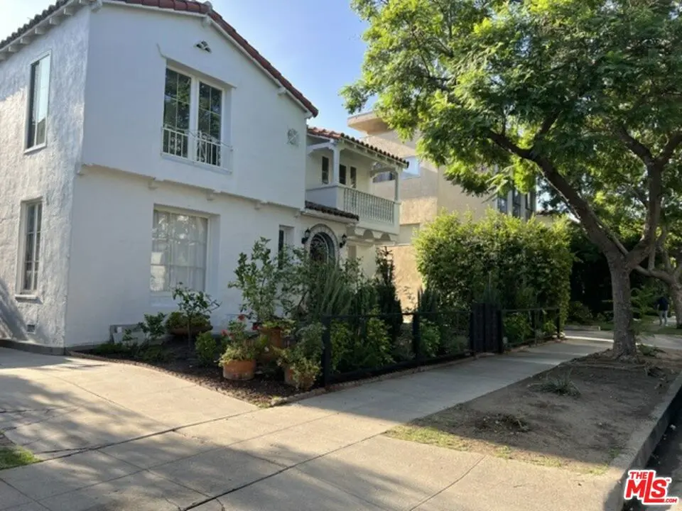 Condominium for rent at 232 N La Peer Drive, Beverly Hills, CA featuring 2 beds and 3 baths