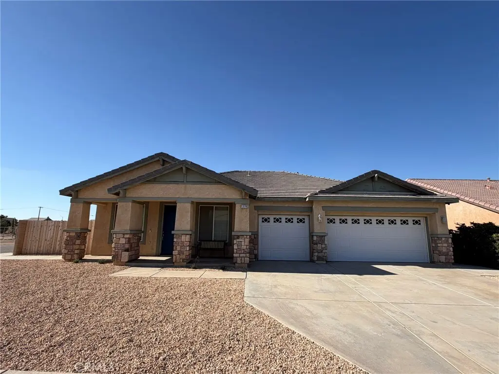 Single Family Residence for rent at 13782 Lobelia, Hesperia, CA featuring 4 beds and 3 baths