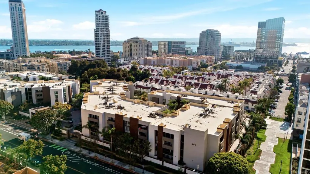 Condominium for rent at 850 State Street 414, San Diego, CA featuring 2 beds and 2 baths
