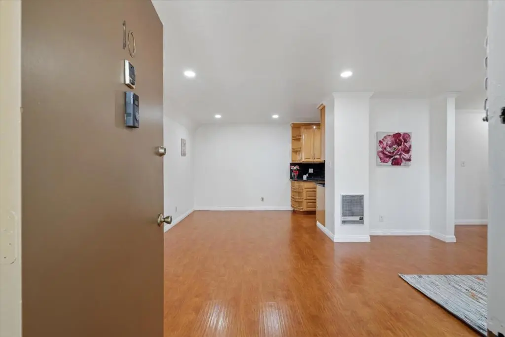 Condominium for sale at 360 Auburn Way 10, San Jose, CA featuring 2 beds and 1 bath