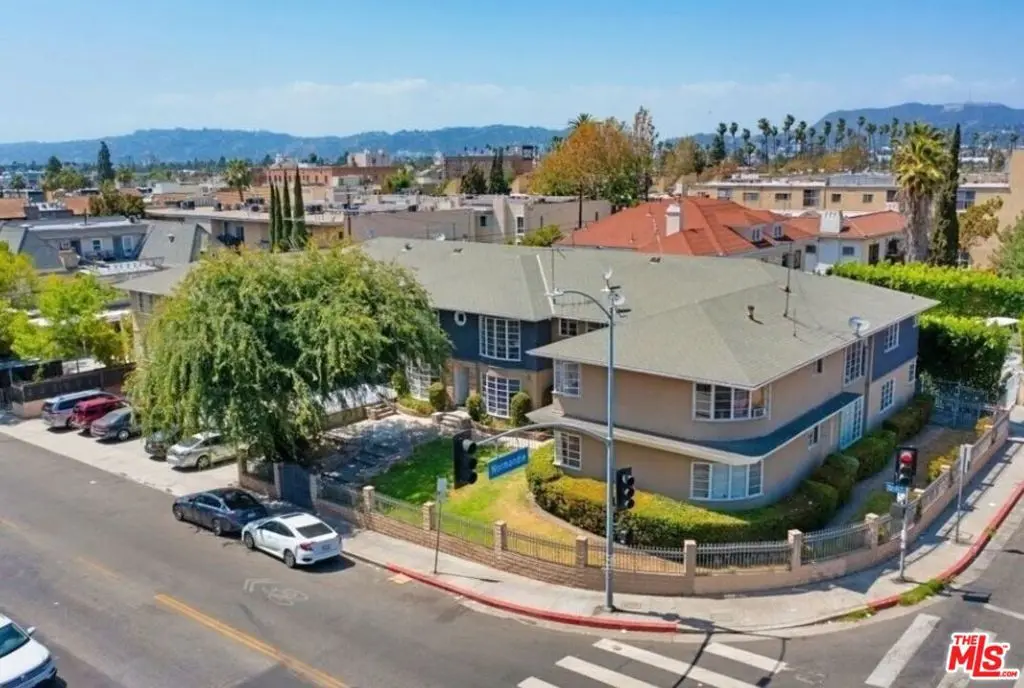 Condominium for rent at 3901 W 4th Street 01, Los Angeles, CA featuring 2 beds and 1 bath