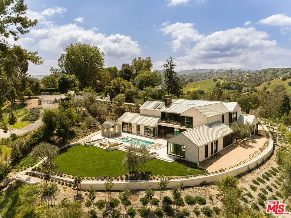 Residential Lease for rent at 24172 Lupin Hill Road, Hidden Hills, Los Angeles County, CA featuring 6 beds and 8 baths