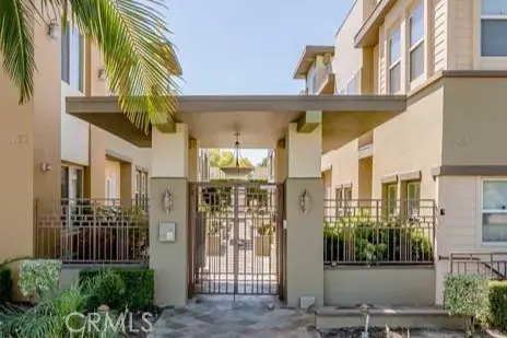 Condominium for rent at 441 N Los Robles 16, Pasadena, CA featuring 3 beds and 3 baths