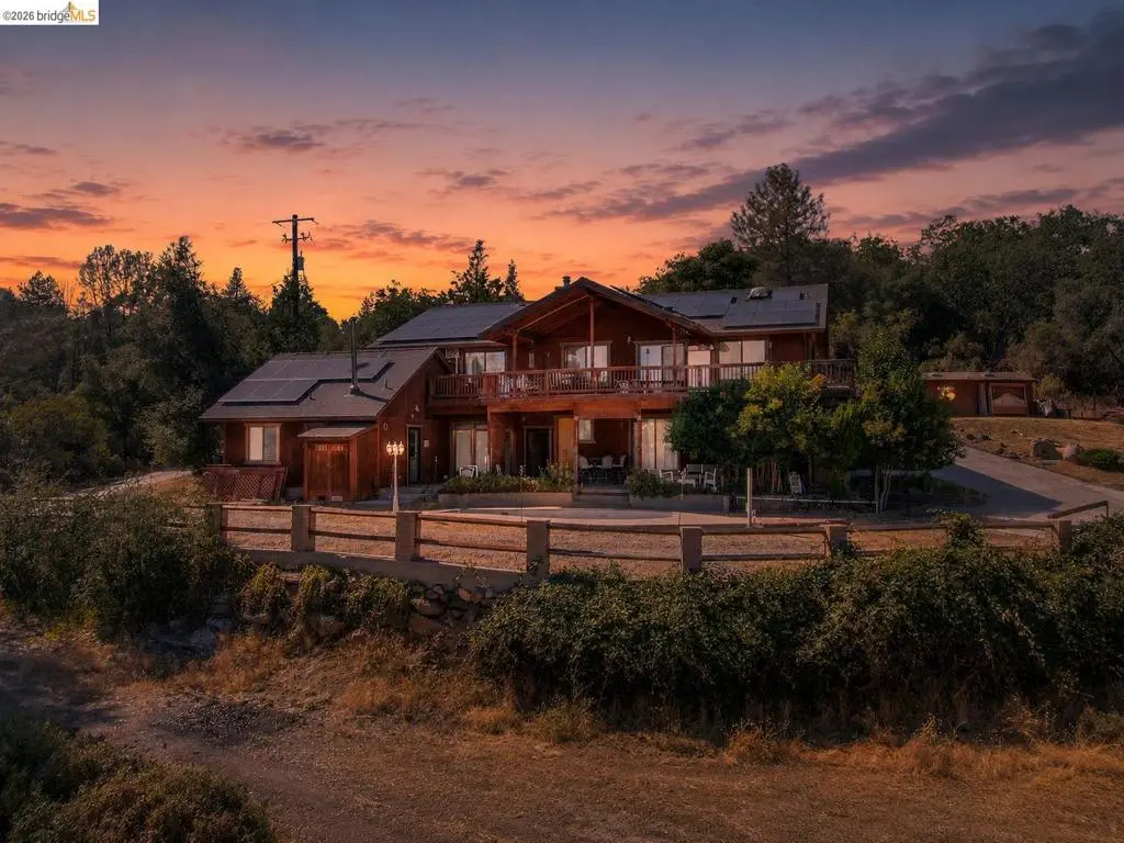 Single Family Residence for sale at , Sonora, CA featuring 6 beds and 5 baths