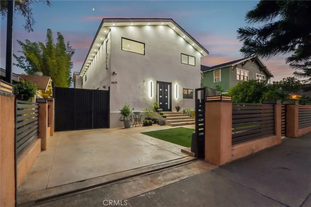 Residential Lease for rent at 4432 Melbourne Avenue, Los Angeles, Los Angeles County, CA featuring 6 beds and 8 baths