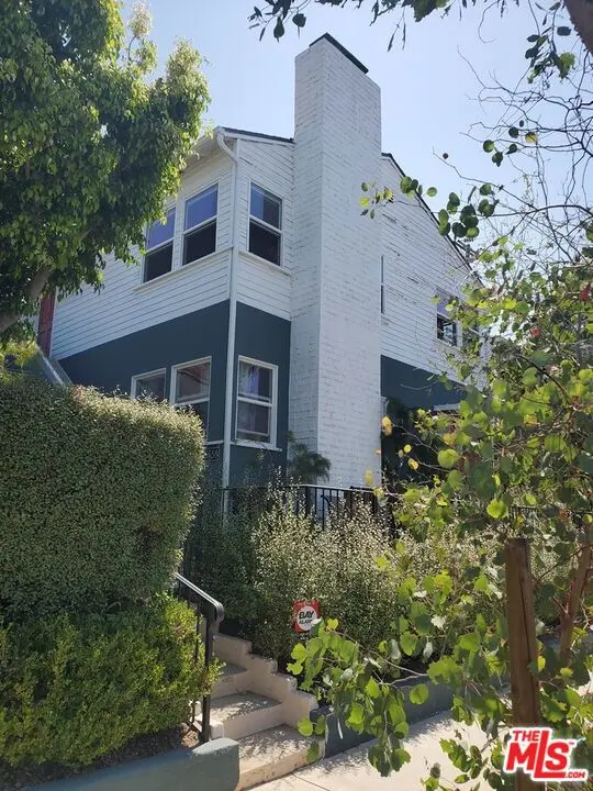 Residential Lease for rent at 10558 Santa Monica Boulevard, Los Angeles, Los Angeles County, CA featuring 2 beds and 1 bath
