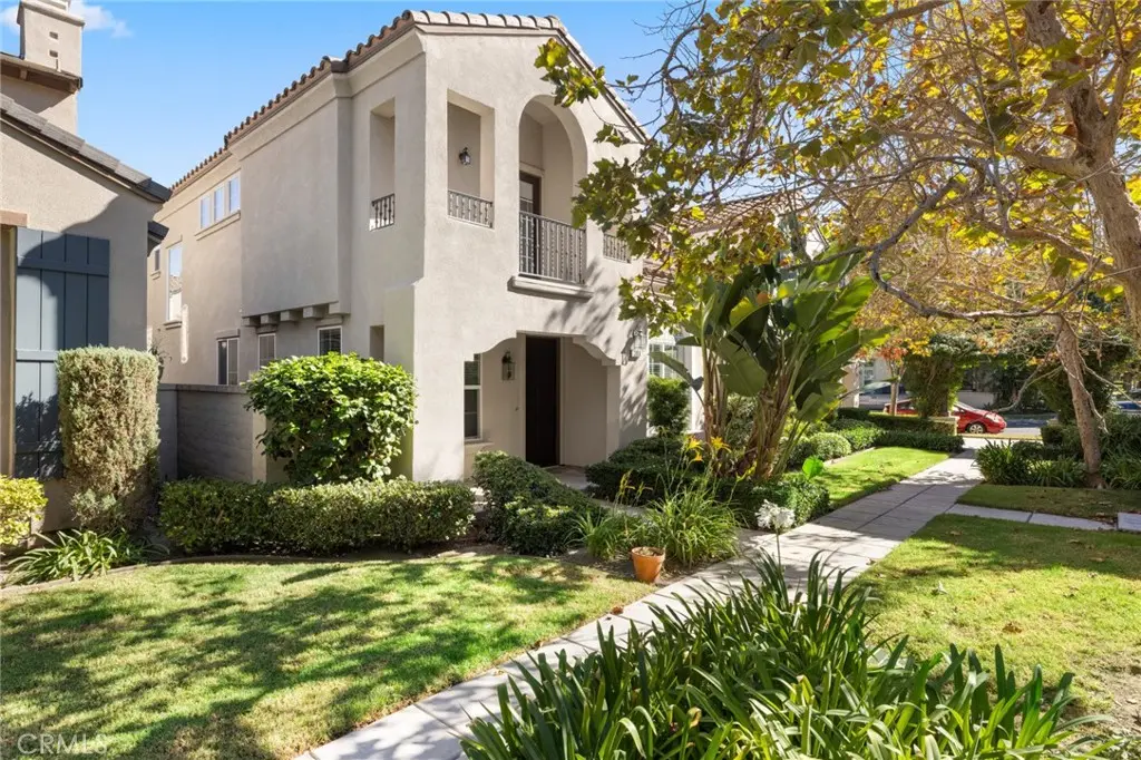 Residential Lease for rent at 209 Terra Cotta, Irvine, Orange County, CA featuring 3 beds and 3 baths