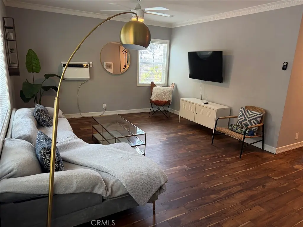 Residential Lease for rent at 2244 W Adams Boulevard 6, Los Angeles, Los Angeles County, CA featuring 1 bed and 1 bath