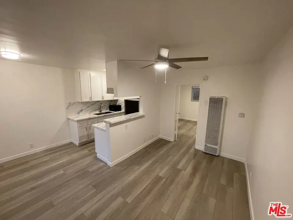 25 Navy Street 16, Venice, CA — listing photo 1
