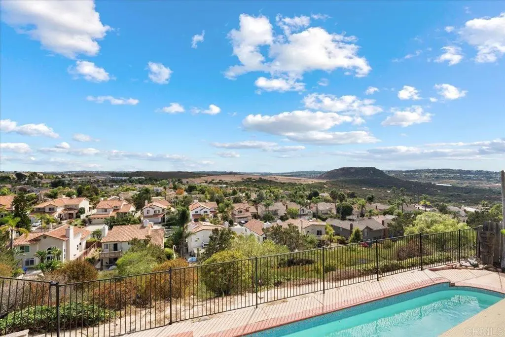 5048 Viewridge Way, Oceanside, CA — listing photo 1