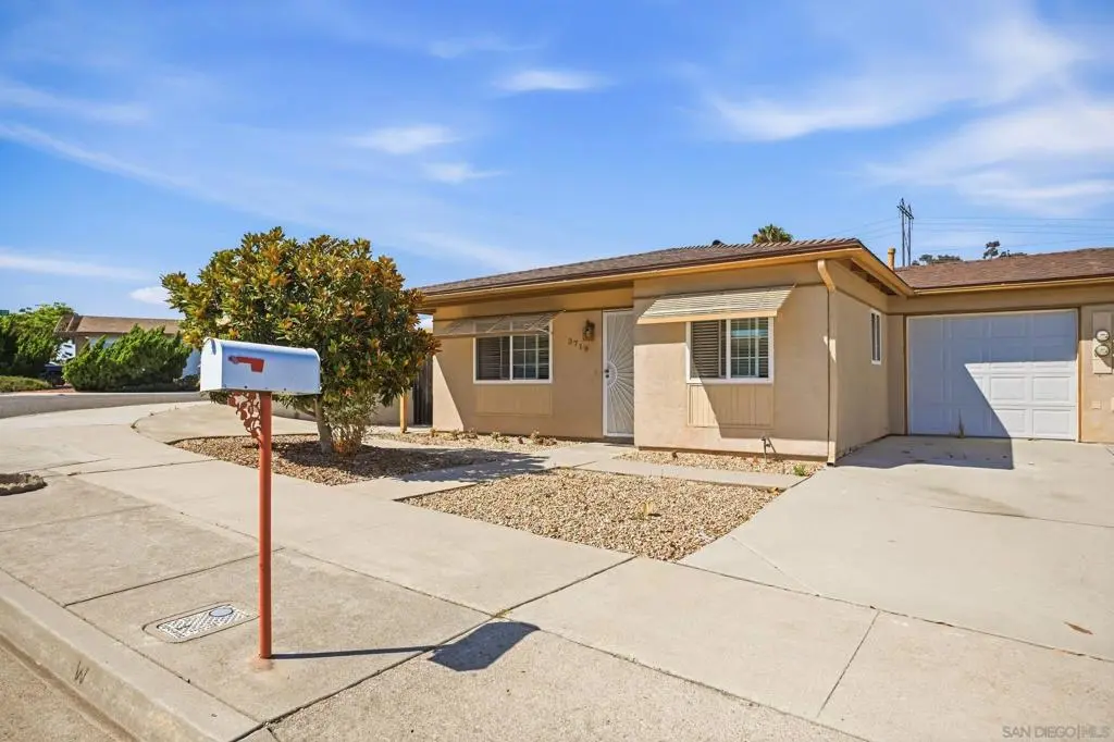 Duplex for sale at 3719 Mira Pacific Dr, Oceanside, CA featuring 2 beds and 2 baths