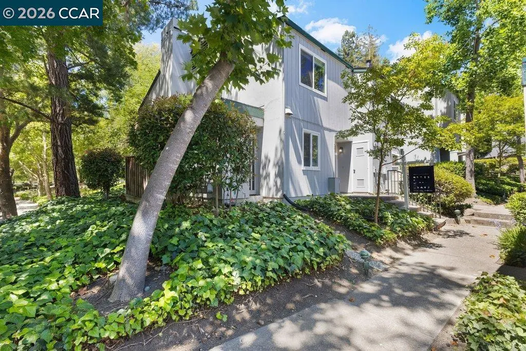 Condominium for sale at 401 Old Orchard Ct, Danville, CA featuring 2 beds and 3 baths