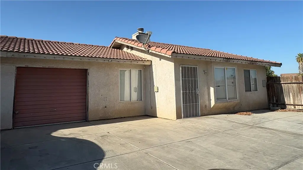 Duplex for rent at 5113 S H, Bakersfield, CA featuring 2 beds and 1 bath