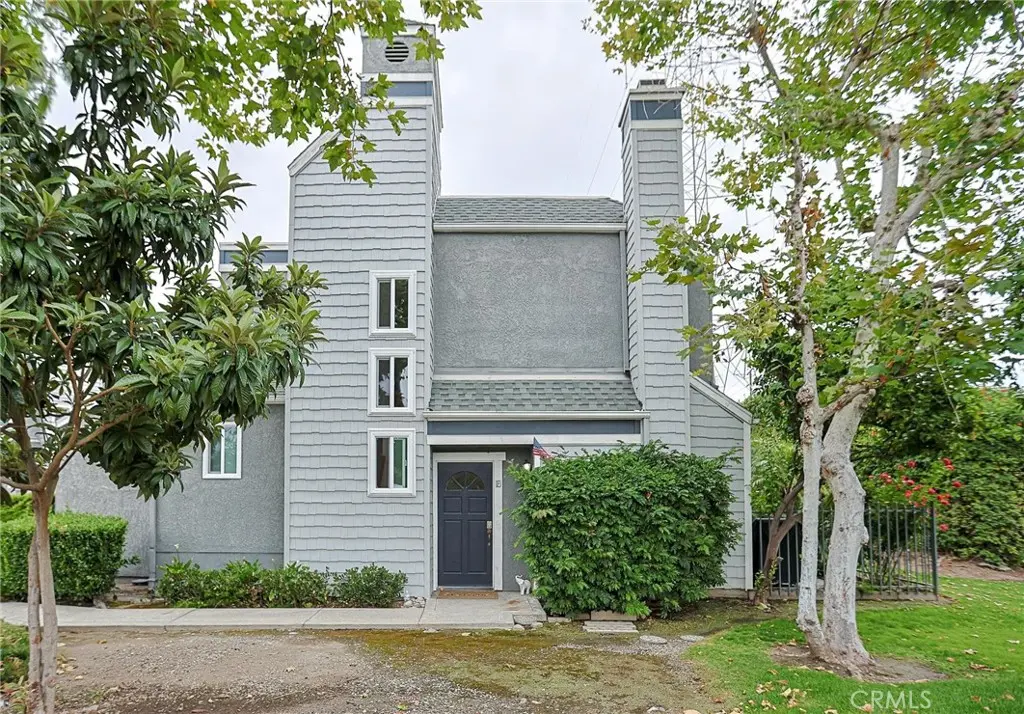 Residential Lease for rent at 1230 S Barranca Avenue F, Glendora, Los Angeles County, CA featuring 2 beds and 3 baths